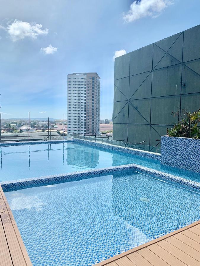 Hola! Condotel @ Inspiria Davao ภายนอก รูปภาพ