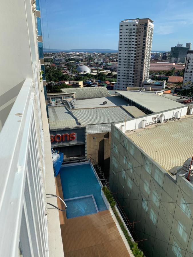 Hola! Condotel @ Inspiria Davao ภายนอก รูปภาพ