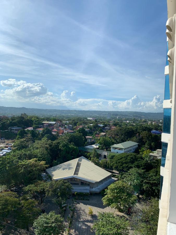 Hola! Condotel @ Inspiria Davao ภายนอก รูปภาพ