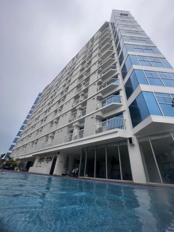 Hola! Condotel @ Inspiria Davao ภายนอก รูปภาพ